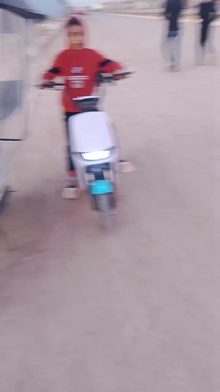 للبيع 

حجم 14 
موديل 24 
بطاريات فول بشرط
نظافته 90 بل ميه 

السعر 175 وبي مجال 
***********
