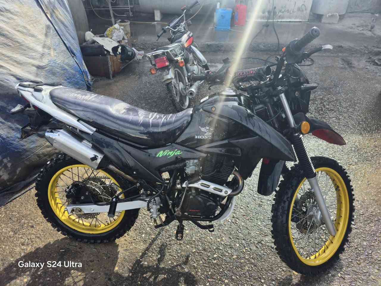 للبيع متور قفاز محرك 200 كبس
كهرباء شغال كامل دسكات امامي خلفي تايرات جدد 
هندر سلف موديل 2022 منفيس اصلي المتور شرط من الدولاب لدولاب سعر 650  الف وفي مجال للتواصل *********** وفي واتس اب
