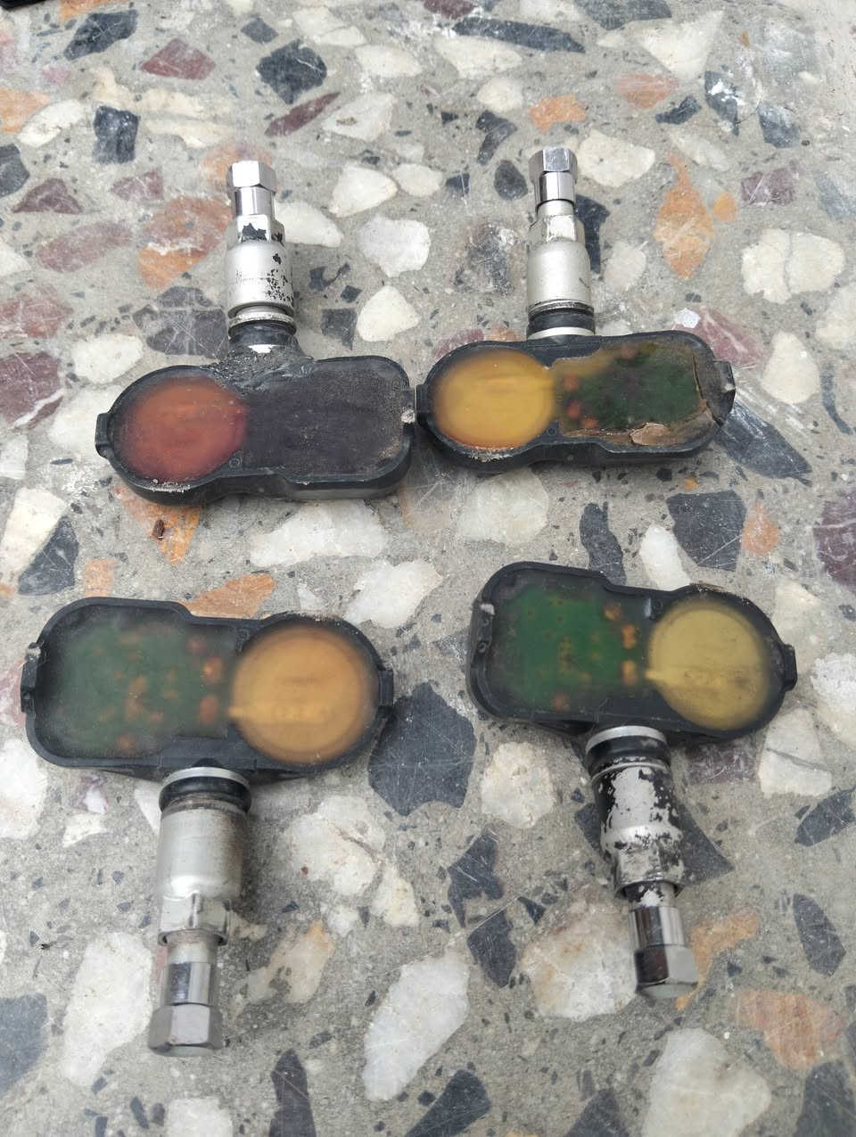 السلام عليكم 
للبيع 
تخم حساس مال كورلا بلادي موديل 17 18 19
السعر 50
الاتصال ع الرقم ***********
