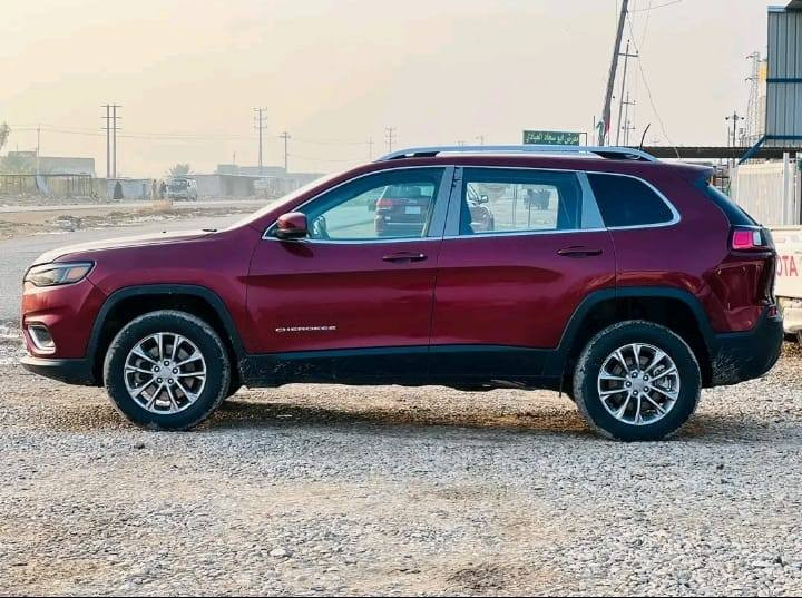 جيب شيروكي 2019فول مواصفات ظرره امريكا بنيد وجانلغ امامي                          #محرك 2400.                                     : كامرات خلفيه حساسات                         تشغيل عن بعد                                                                                        #سعره؟(127وبيه مجال                       $هواي مواصفات بيه                      #رقم الهاتف ***********
