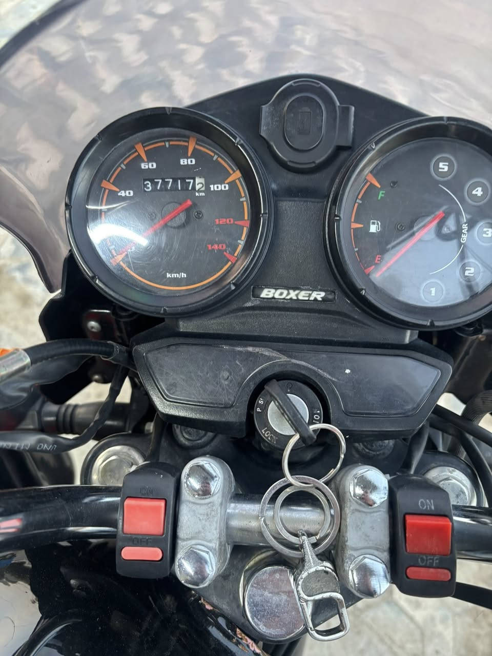 سلام عليكم دراجه بوكسر موديل 21 مكفوله دراجه رقم ديالى نكلزي  تحويل ثاني يوم  سعرهي مليون 800 الف بيهي مجال اي ستفسار اتصل ودلل مكاني ديالى قرب مطعم سامان السياحي ***********
