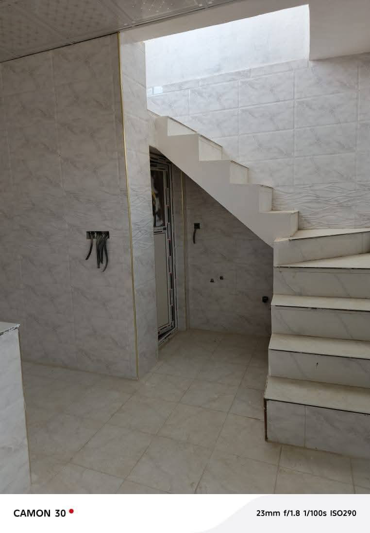 السلام عليكم عقار للبيع بحي الميلاد
-مساحه 50 متر حرف ( T ) موقع مميز

- رقم العقار ٤٥٥٦٥

قريب على جوهرة العرب و قريب على مدرسة العاديات

(شارع واحد عن المدرسة)

-بناء جديد مال جناي كلشي كامل بي 

- التبليط راح يوصلة (الرصيف كامل مقرنص باقي بس التبليط) 

- مطبخ + صالة سيراميك للأخير وسقف ثانوي

+ غرفة بورك + سقف ثانوي 

مكلف بالنشر الخاص مغلق

للأستفسار ومعرفة السعر يرجى الاتصال والمراسلة على الرقم يوجد واتساب

***********
