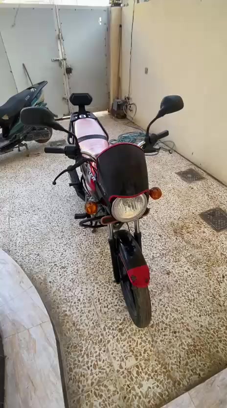 سلام عليكم
دراجه بوكسر  رقم سنويه
لوحات انكليزي  مديل 22 
دراجه  حلوه مرتبه مال جناي 
سعر دراجه  مليون و  950  بيه مجال
مكانه بعقوبه المفرك
رقمي *********** متواجد واتساب
