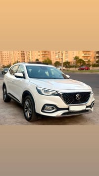 فول مواصفات • ماشي ١٠٠٠٠ كم • ضمان حتى ٢٠٣١