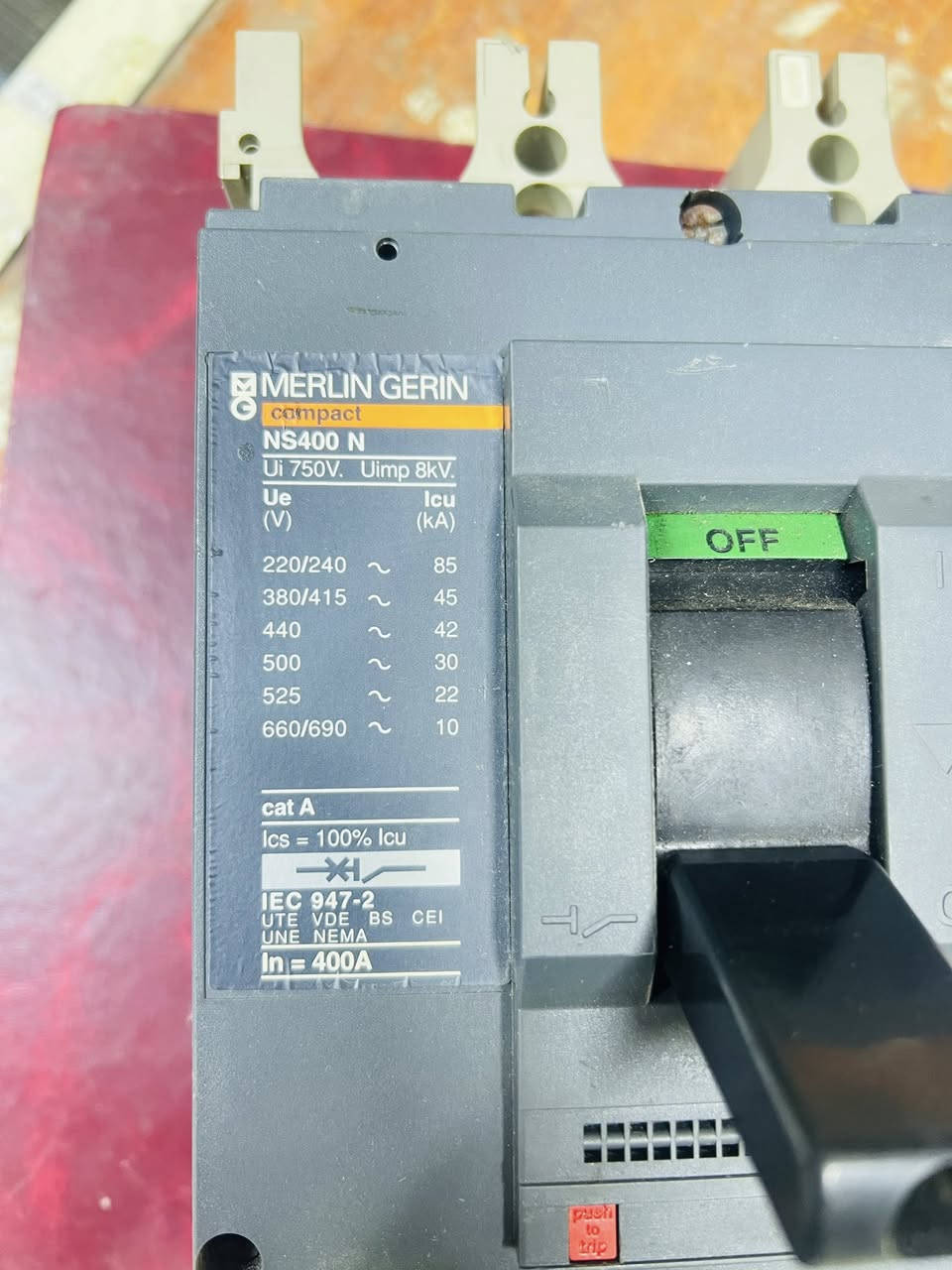 سلام عليكم ورحمة الله وبركاته يتوفر لدينا قاطع ام جي اصلي فول نضافه 400A+630A استفسار *********** بغداد شورجه عكد النصاره شركة الابداع
