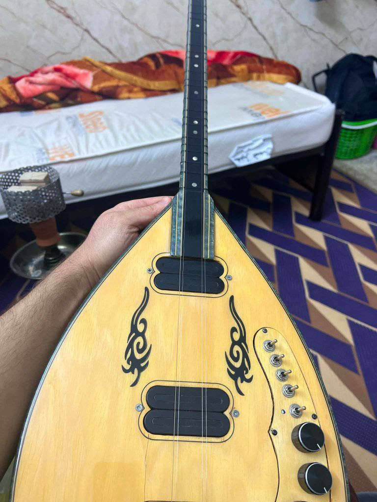 ساز ماركه ديار ساز 
بيه مشكله صغيره 
للبيع بنصف السعر


**إذا كنت صاحب هذا الإعلان وتريد حذفه لأي سبب، رجاءا أرسل رسالة إلى الدعم الفني**