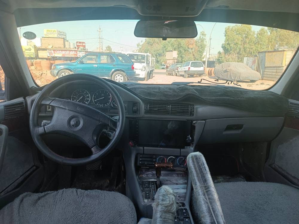 السلام عليكم للبيع مستعجل 
موديل 92كير اوتوماتيك 
محرك 525بلاد بدون ضربه 
تبريد سلايت قفل مركزي 
رقم سلمانيه شرط التحول 
بجم عريض سكون ايرباك 
السعر 52بي مجال 
*********** كركوك, العراق
