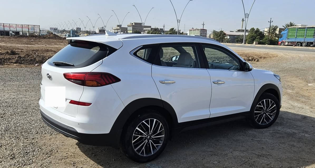 توسان خليجي (كوري) 2019 للبيع
السيارة اخذتها بوقتها زيرو  بأسمي وتحويل مباشر 
مكفولة عام 
بيها شخوط بسيطة . 

▪️ محرك 2000 DOHC
▪️ العداد: 192  الف 

المواصفات
🔹شحن لاسلكي للهاتف
🔹 تبريد وتدفئة قطعتين 
🔹ثلاثة انظمة قيادة ( سبورت ، عادي ،اقتصادي)
🔹 شاشة تدعم  Apple CarPlay+ Android Auto
🔹 تحكمات على الستيرن 
🔹 كاميرة خلفية دوارة
🔹 حساسات أمامية وخلفية
السعر  ١٨٨ $ 
للاستفسار 
***********
