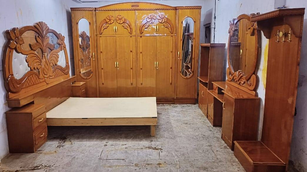 غرفه نوم ام السته طابقين داخل صاج نظيفه مع ميز بلازمه هديه عنوانه كوت حي الجهاد شارع النجارين نجارة ومعرض الحجامي الاتصال او مراسلة الصفحه سعره مع الشد والنقل علينه داخل الكوت ***********
