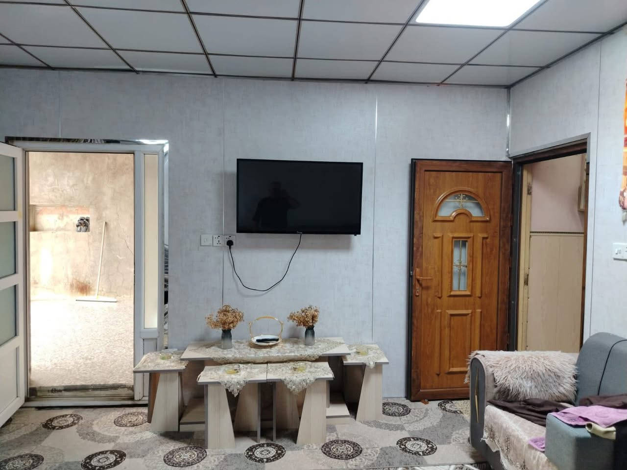 للبيع دار سكن 200 متر طابقين
حي الجهاد خلف الشارع التجاري
وبسعر مناسب جدا(230 مليون فقط )
يحتوي على استقبال ومطبخ وغرفتين نوم في الطابق الأرضي وكراج وحديقه 
الطابق الاول غرفتين نوم ومطبخ وهول ودرج مستقل ( يصلح للاستثمار وحدتين سكنيه) 

  🌹السعر   230 مليون الاتصال ***********
مكتب الدار للعقار
— في ‏بغداد حي الجهاد‏.
