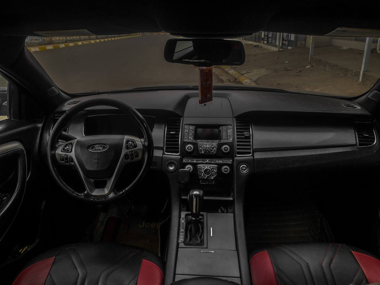 فۆڕد تۆرۆس  مۆدێل ( 2013 )
‎ مواسەفات ڕەنگ ڕەش / SEL 
‎نموونە لە پاکی و جوانی توندوو تۆڵی
,ناو ڕەش و شەغال ، تەبرید گەرم و سارد بەشەرت ، تەبرید سەر سوکان ، سوکان ڤۆڵیۆم ، تحدید سرعە ، کوشن کارەبا ، حاسە ، ئاوێنە هیتەر ، ئاوێنە فۆتۆ ، ئاوێنە کارەبا ، کۆدی دەرگا ، جام ئۆتۆ ، حاسەی تایە ، لایت ئۆتۆ ، دژە خلیسک ، سیستەمی کۆمپیوتەریە خۆی  چێکی خۆی دەکات  تایەی تازەی بۆ بەسراوە رەقەم و سەنەوی تازەیە تا کۆتای 2028 یەک دینار مەسرەفی تیدا نیە هەموو شتێکی بە شەرت، تەحویلیش بەشەرت  
تەنها کەمێک سردی هەیە و بێ سبوخ 
کۆبۆنی بەنزینشی هەیە
نرخ 115 $ کەمێک مەجال  
***********
شوێن چەمچەماڵ
