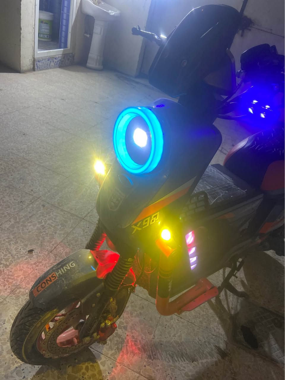 X900 
حجم البطاريات 33 
امبير 32 الملف 2000
الدراجه كلشي شغال بيها وما مبدل شي منها البطاريات البلاد والعقل هم يعني جبتها وكيل وماماشيه هواي ماشيه 5 كيلو لان جبتها اروح للمحل وارجع 
السعر 500 الاف 
مراوس ب R9 او R11 غيرهن ما اراوس
للاستفسار ***********
متوفر بس واتساب ع شريحه واكفه ابو الخصيب, البصرة
