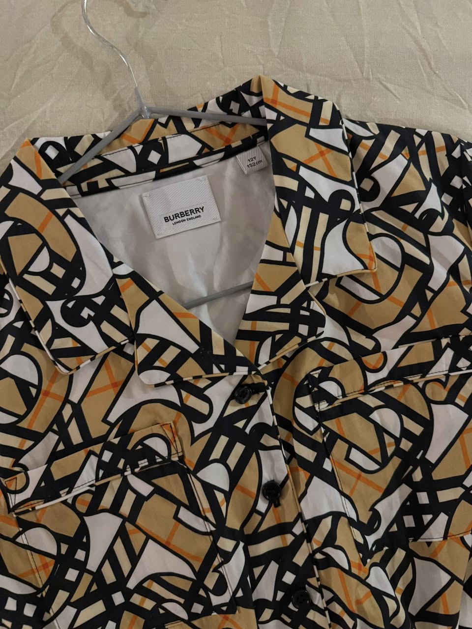 BURBERRY أصلي
مكتوب لعمر 12 سنة 
يرهم لعمر اصغر


**إذا كنت صاحب هذا الإعلان وتريد حذفه لأي سبب، رجاءا أرسل رسالة إلى الدعم الفني**