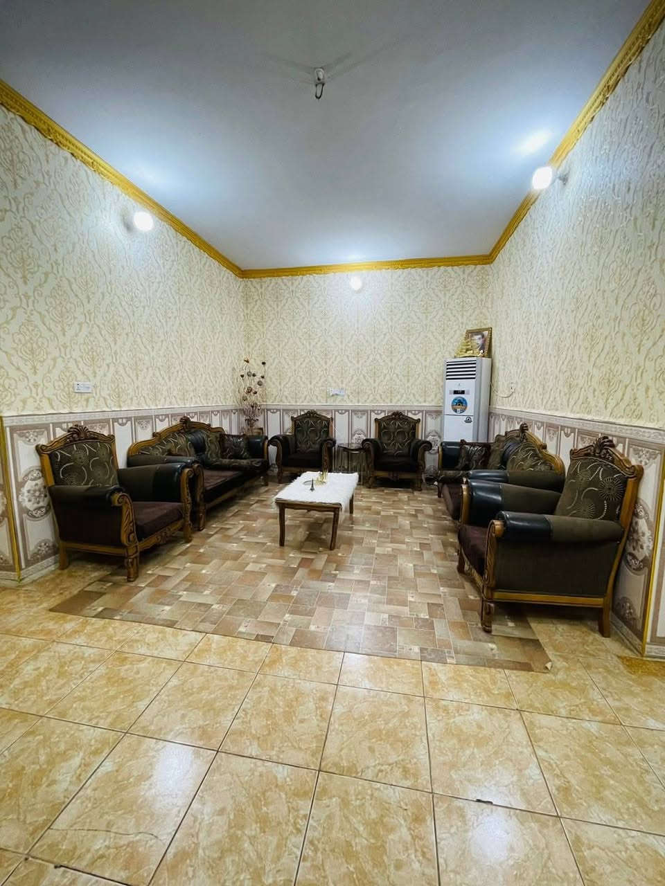 بيت طابو صرف
المكان حي الزهراء (خنيطلة)
نزلت الجنسيه مقابيل بيوت سيد مصطفى.... :
ثاني بيت بالفرع مقابيله ساحة .... :
المساحة (265) طابق واحد بناء طابوك درجه اولى
كونكريت
الغرف عدد 3.....
طارمه جبيره
صاله واسعه.. ومنور
ديوانيه 4x8....
صحيات عدد 2.....
ترك مترين. 6X..
مخزن...
السطح شتايكر
مطبخ
.
.
.
(السعر * 200* وبيه مجال) 
.
للاستفسار ***********
