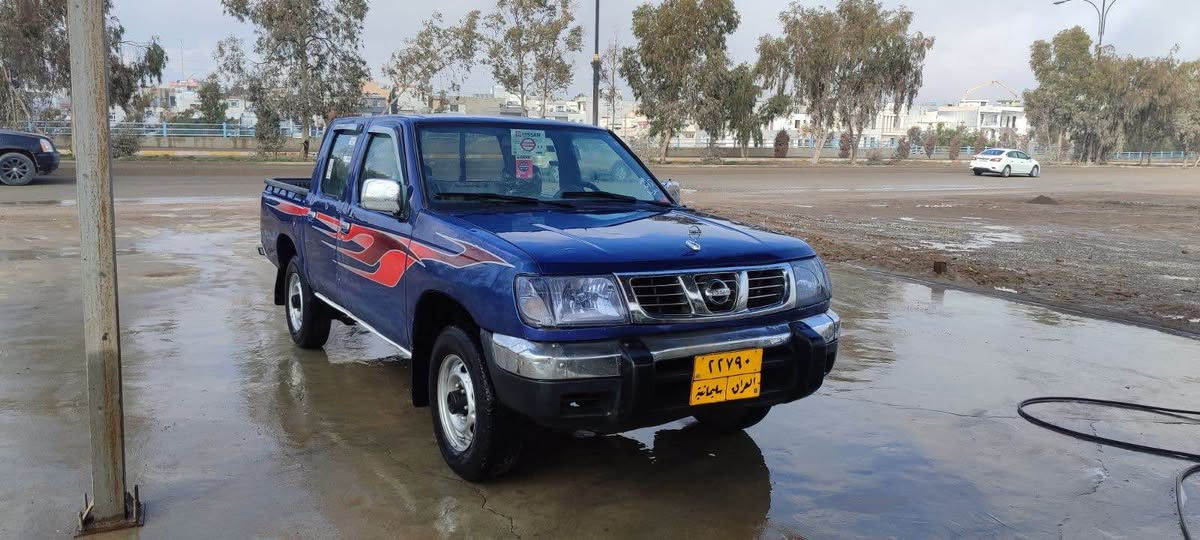 نیسان پیکاب بۆ فڕۆشتن 
مۆدێل 1999
سەنەوی بەسەر چووە ژینگەی دراوە 
بەس بۆنیتی بۆیاخە 
چوار تایەی تازەی لە ژێرە 
تەبرید ساردو گەرم ئیشەکات 
سەیارەکە زۆر توندو تۆڵە 
ماڵی دۆستە 
تەحویل و غەرامە بەشەرت
نرخ :68گەڵاو مەجال 
***********
*********** شمشمل, السليمانية
