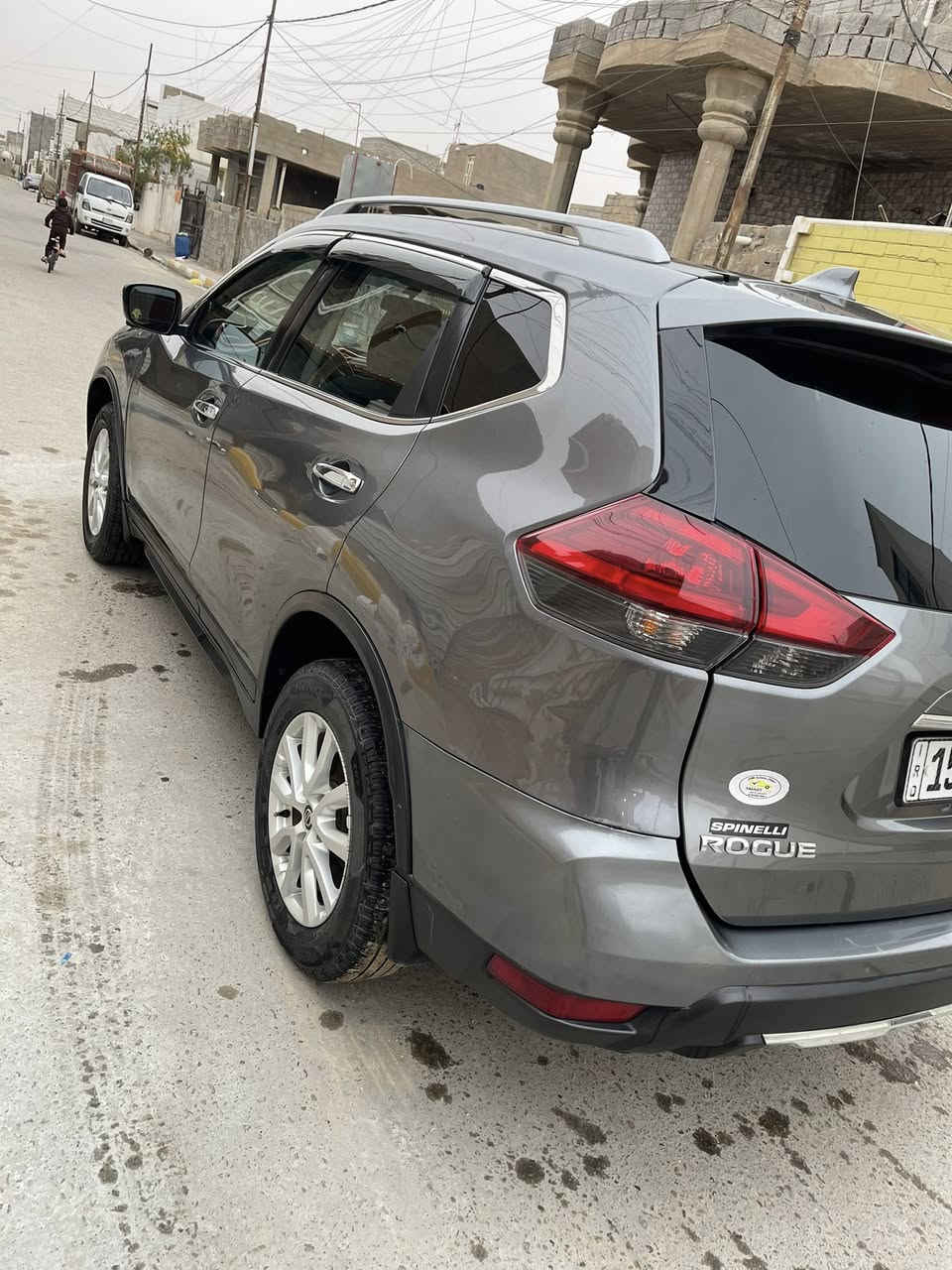 سلام عليكم للبيع او مراوس نيسان روج 2018 وارد امريكي محرك 2500 حجم الكبير
فوول مواصفات sv واحد على واحدٍ 
بانوراما طكتين؛ خمس كامرات 360 درجه ؛ جنطة شفط حساس ؛كراسي كهرباء تدفئه ستيرن وكشن ؛ 
تشغيل عن بعد ؛ بصمة تشغيل وابواب ؛ فور ويل ؛ وضعيات قياده ؛ قطعتين تبريد ؛ وبعد هواي مواصفات المعروفة بهاي الفئة 
محرك كير صدر تبريد كلة شركة ممفتوح 
حادثهة دعامية اماميه صبغ فقط وبيه تعديل بارد فقط براس الشاصي اليمين لا حار ولا قص كفاله موجود سونار بدي كار واكو مكانين شخوط بيهة واضحه بالصور 
ماشيه 102 الف. 
السعر 165 $ وبيهة مجال مكاني الرمادي التاميم للاتصال *********** موجود واتس
