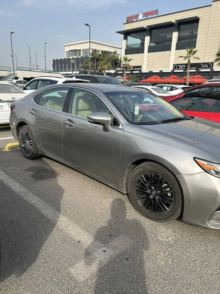 لكزس ES350 2016  محرك 3.5
كير ومحرك مامفتوح، دواخل سليمة، حادث خلفي بسيط
صندوق وجاملغ خلفي ايسر صبغ والجاملغ الثاني الايمن بارد.
مواصفات معروفة، مثل ماتشوفها بالصور.
السياره متواجده بأربيل حالياً وبيعها مستعجل جوه السوك بهواي. صعب جداً تلقى حادث خلفي!
اداورلك بأسمك نفس اليوم او ثاني يوم
السعر ١٩٣ ورقة وبي مجال بسيط
للتواصل واتساب فقط
***********
