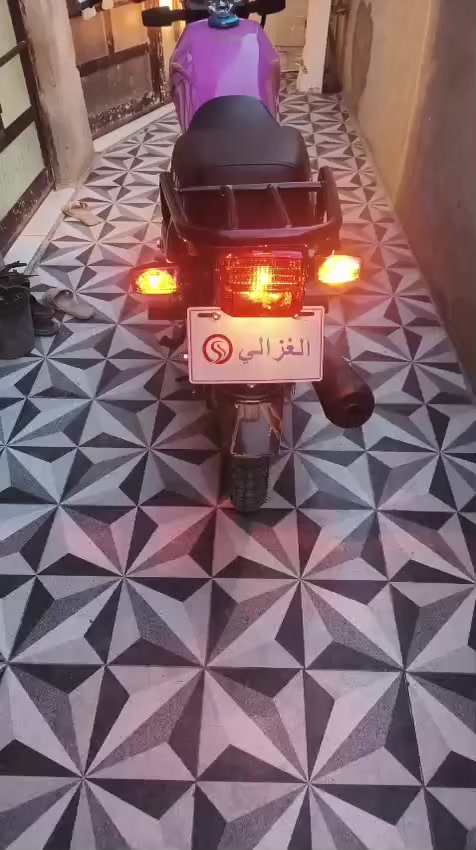 دراجه سونك مديل 25 صار شهر من طالعه من وكيل السعر 875 وليه مجال قليل محرك200 الرقم  ***********
