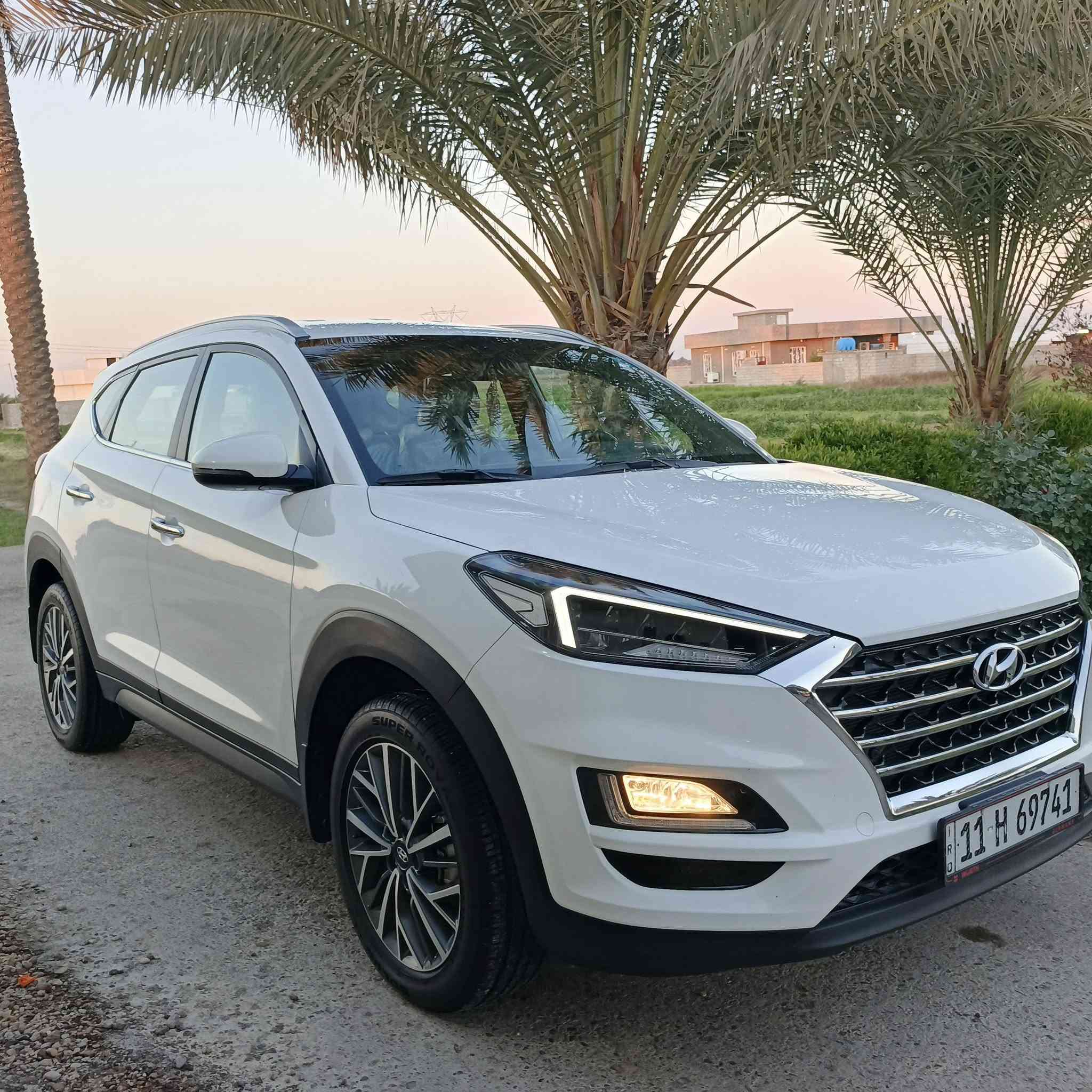 تحية طيبة🌹🌹
للبيع هونداي توسان خليجي شركة الكاصد كوري أصلي موديل 2020
مكفوله كفاله عامه من كلشي شرط نظافه مال زيرو 
ماشيه 62 حقيقي على شرط إذا ترجع 20 ما تنعرف 
سبير منازل فابلون ونايلون الشركة بعده بيها 
استخدام شخص واحد من الزيرو السياره من القطع النادره بانسبة لموديلها  السياره على وضع الشركة قليل بنظافتها 
المواصفات فول 1 ____1 عده البانوراما
تايرات الشركة هسه ذبيتهن وشديت تخم جديد 
رقم بغداد باسمي تحويل مباشر 
العنوان بغداد أبو غريب 📞 ***********
