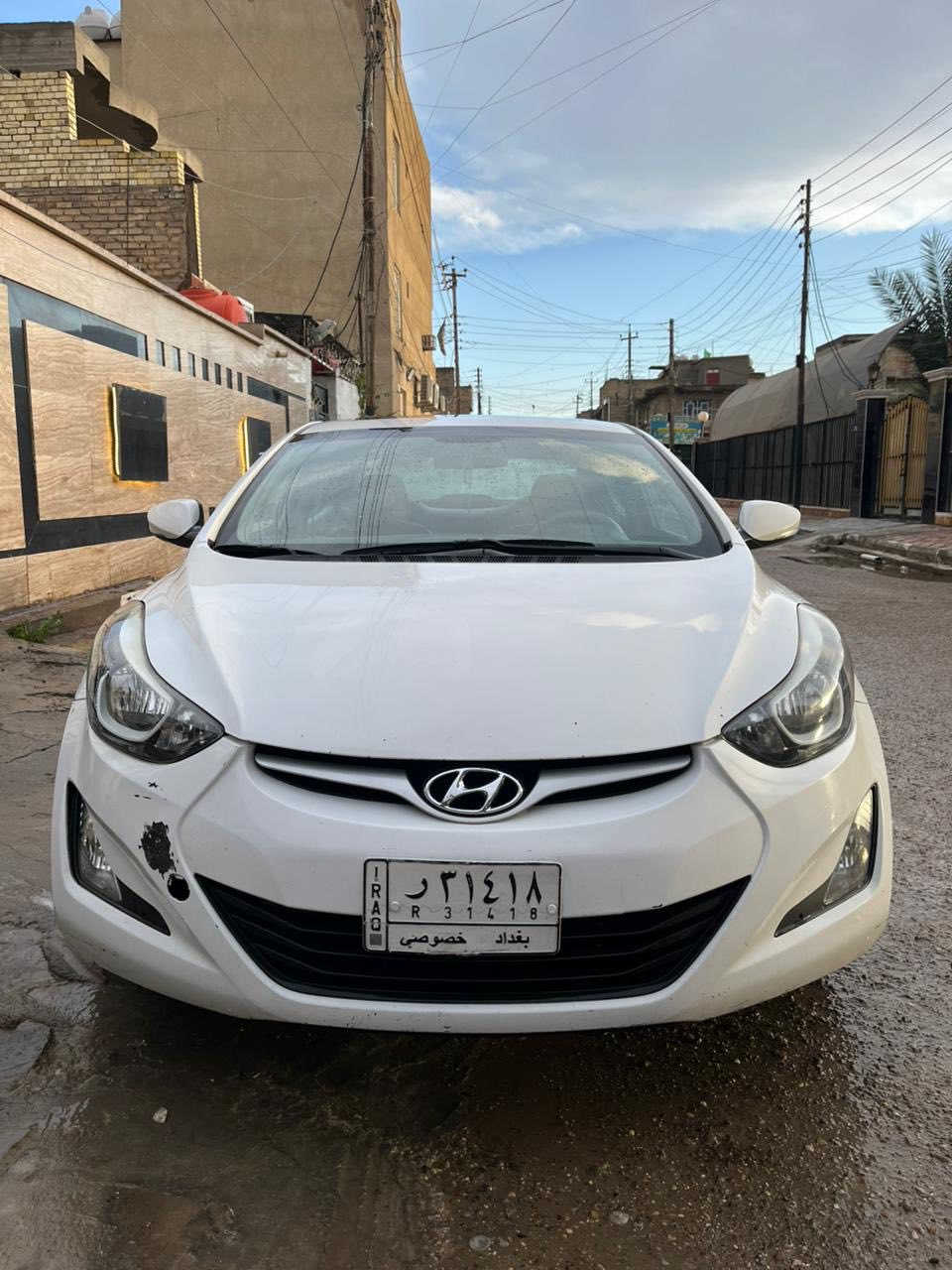 السلام عليكم النترا ٢٠١٦ خليجي بدون قطرة صبغ ولا اي قطعة مبدلة كله بلادي 
بيها ملاحضات بسيطة 
سيارة مكفولة من كلشي 
صدر جديد تخم تاير جديد 
ماشيه ١٨٣ ألف 
استخدام شخصي رقم بغداد رايدهه 130 وبيهه مجال رقم صاحب السياره ***********
