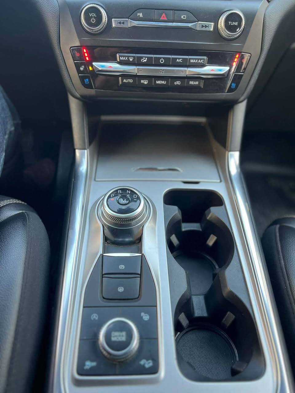 السلام عليكم
فورد اكسبلور ST
موديل 2020
6 سلندر
قطعتين صبغ بدون دواخل بدون ايربك باب خلفي وجاملع خلفي والباقي مكفول سونار موجود بل صور
المواصفات فول فول 
السعر 275 $ وبيها مجال 
التفاصيل ***********
السيارة جديدة حيل ماشيا 40 الف
