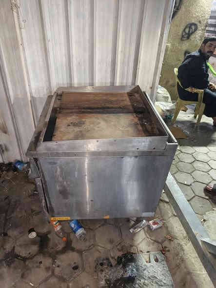 شوايه للبيع حجم كبير جديده نضافه 90٪ مكاني بغداد السعر 300 وبيها مجال قليل ***********
