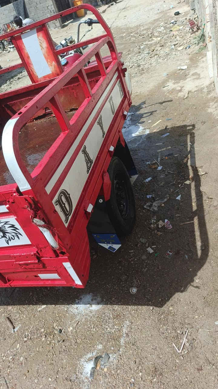 للبيع موديل 2010 رقم ابيض كوت السعر 950 وبيها مجال،،***********
