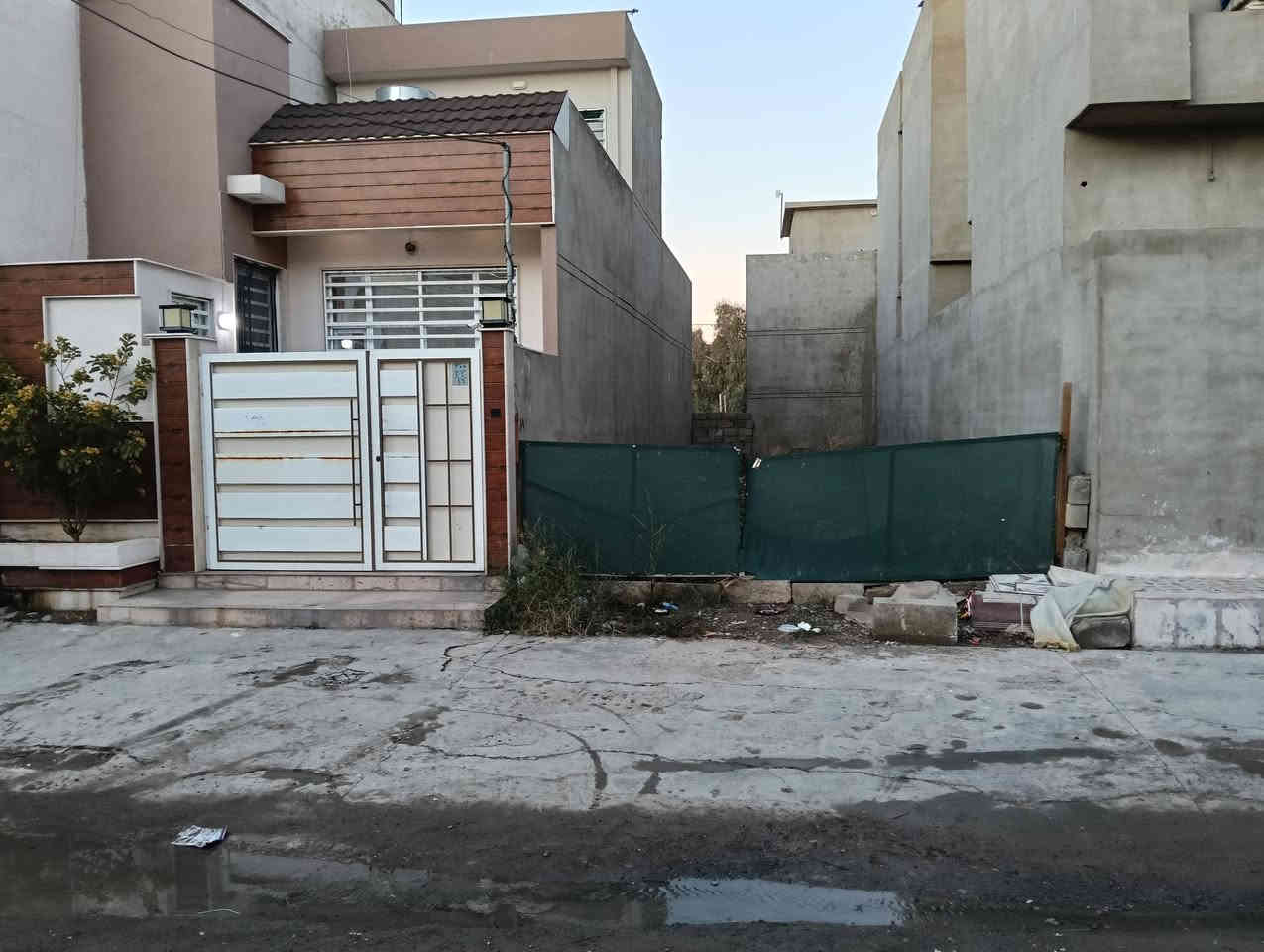 أرض 100م .الملايين الثانية قريبة من المدخل. قرب القنطرة . السعر 28 مليون بيع عاجل
وصل بلدية قطاع الرشيدية 
للاستفسار هاتف ***********
***********
