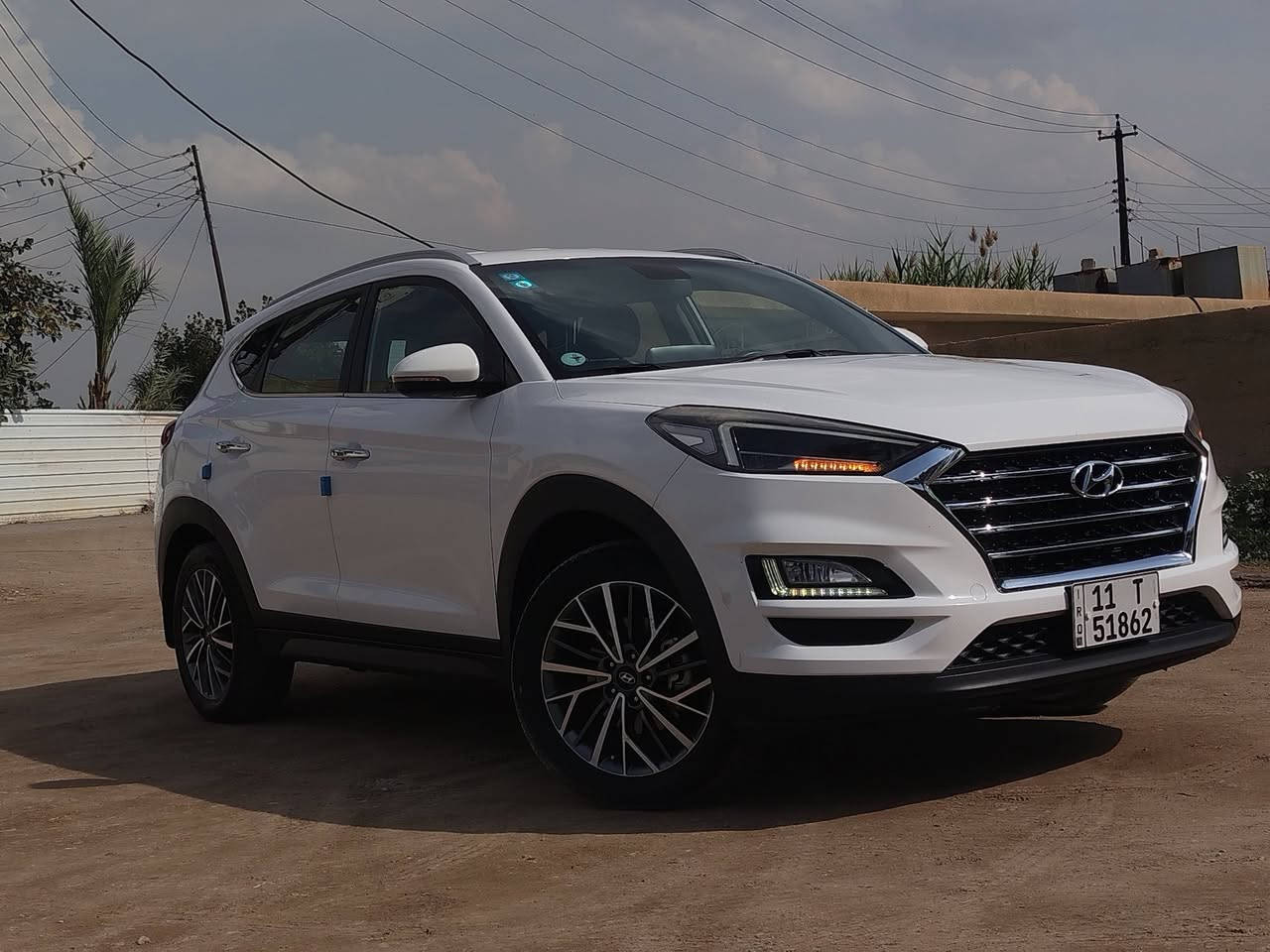 *للبيع توسان 2019 خليجي*
الموديل /2019
اللون / ابيض
الرقم / بغداد (إنكليزي)
الوكالة / الگاصد
المحرك / 2000 دوش
الممشى / 140000 كم

[ فول مواصفات عدا البانوراما ]

*المواصفات*
١/ ثلاث وضعيات قياده.
٢/ ويل حجم 19.
٣/ بصمه تشغيل.
٤/ دخول ذكي بدون مفتاح.
٥/ كراسي كهربائي.
٦/ إضاءة اماميه LED وزينون.
٧/ إضاءة خلفيه Led.
٨/ حساسات اماميه + خلفيه.
٩/ تبريد قطعتين.
١٠/ تبريد داخل الجكمجة. 
السيارة مكفوله كفاله عامه، مكان السياره بغداد، مع السياره بصمتين سويج.

*السعر* 210 وبيها مجال
للأستفسار (***********)
