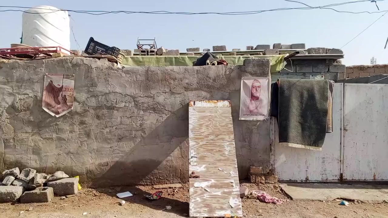 بيت للبيع في الكوت شهداء منطقه الدبيه مساحه حلوه في قرب الشارع بيت مرتب بيت ساندويتش للبيع السعر حلو ومناسب احسن من الاجار ثلاث ملايين ***********
