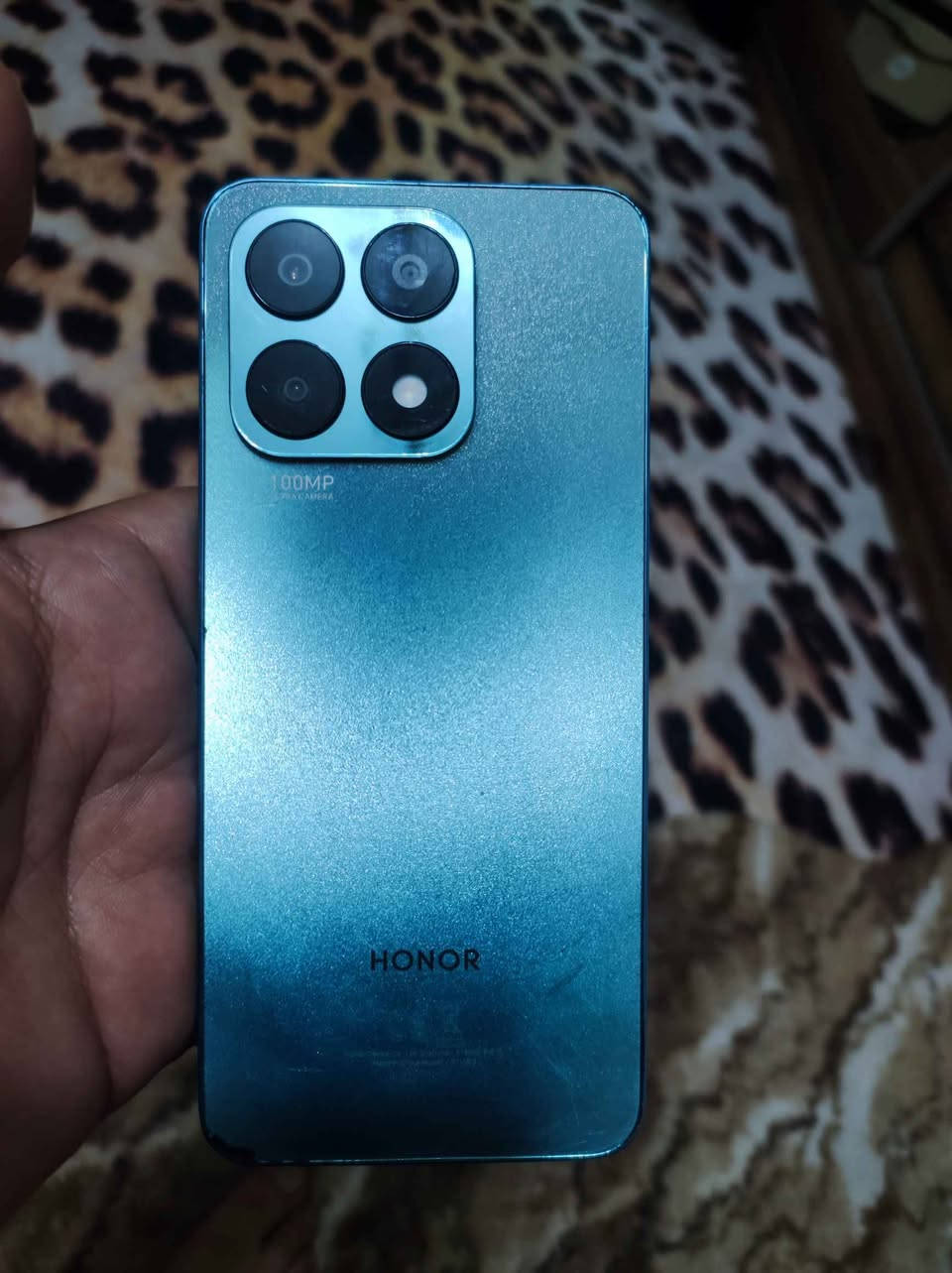 السللم عليكم للبيع جهاز هونر x8a نظيف جداا كارتونة ويا فقط ذاكرة 128 عشوائية 6 الجهاز مبدل شاشة فقط شغالة فول والباقي كله بلادي اتصال نت بصمة مايكات السعر ٧٠ الف  وبي مجال قليل المكان بغداد شارع فلسطين  قرب كنافة القدسي  للاتصال *********** واتساب موجود مااجاوب فيس بغداد, العراق
