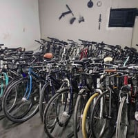 للبيع جمله مفرد عنوانه كرادة مجمع مشن 07733772330