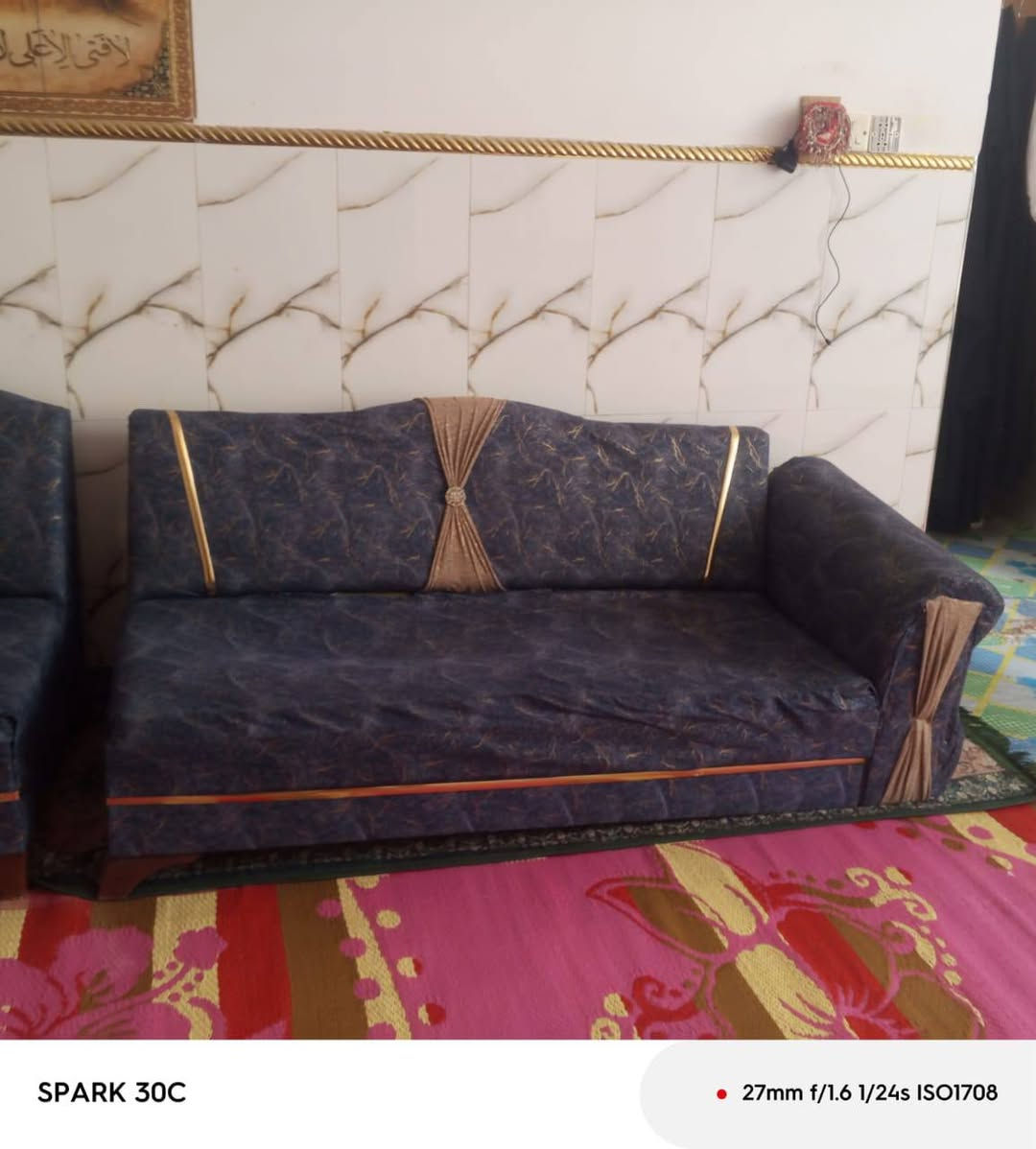 السلام عليكم
هذني تخامه 2 جديدات سعر الواحد 75 
والبوفيه جديده ونظيفه كلشي مابيه سعره 250 وبيه مجال 
والكاونتر نظيف وحلو بس يحتاجه شد سعر 55 بي مجال 
التواصل واتساب على الرقم 
***********
