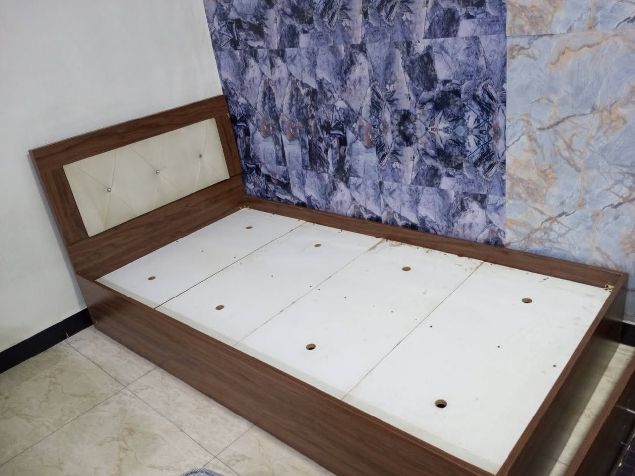 سلام عليكم جرابي ام النفر السمائية معة الدوشك 50وبيهة مجال زين
والبيض الوحدة 35بس بدون دوشك 
العنوان 📍 الاعظمية شارع 20 قرب جامع نشمية 
الرقم/***********
