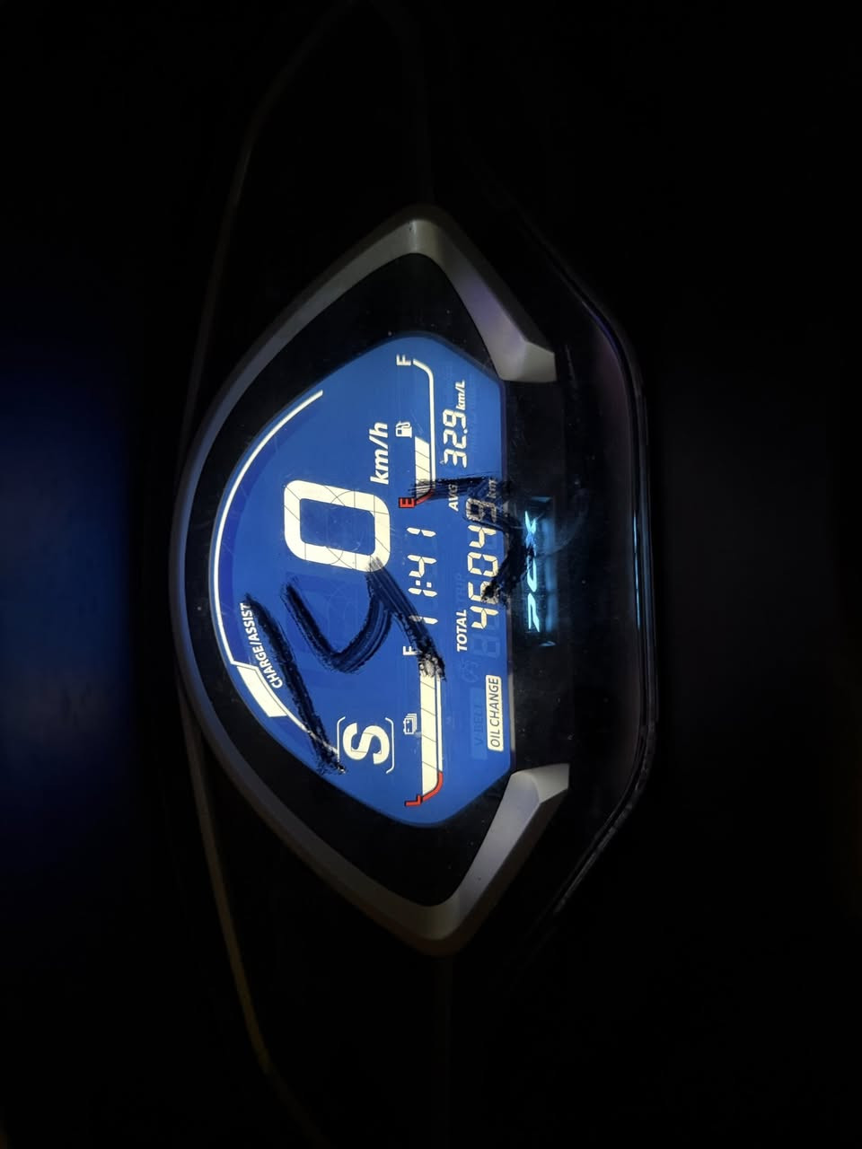 السلام عليكم 
PCX جيل الثالث هايبرد
الدراجه واحد على واحد صار 3 ايام من نزلتهة من الرمبه 
احتاجيت واريد أبيعها الدراجة فول وكل نقص مابيها السعر 30 وبيها مجال كلش بسيط  
عنواني بغداد جميلة 
رقمي ***********
