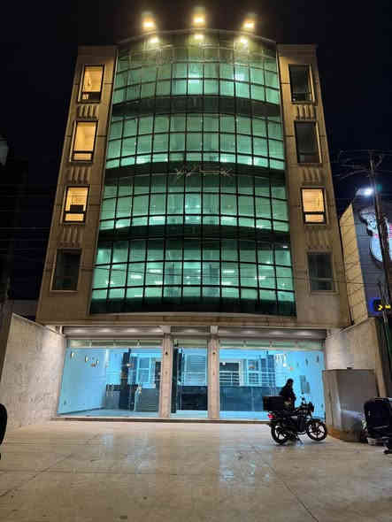 الايجار.    او للبيع.      بنايه تجاريه.  5 طوابق مع سرداب 

بنايه جديده. تصلح ان يكون مول او مشفى او اي اشي ثاني 

لاستفسار اكثر. لاتصال على رقم التالي او مراسله الصفحه 

***********

  واتساب ***********
