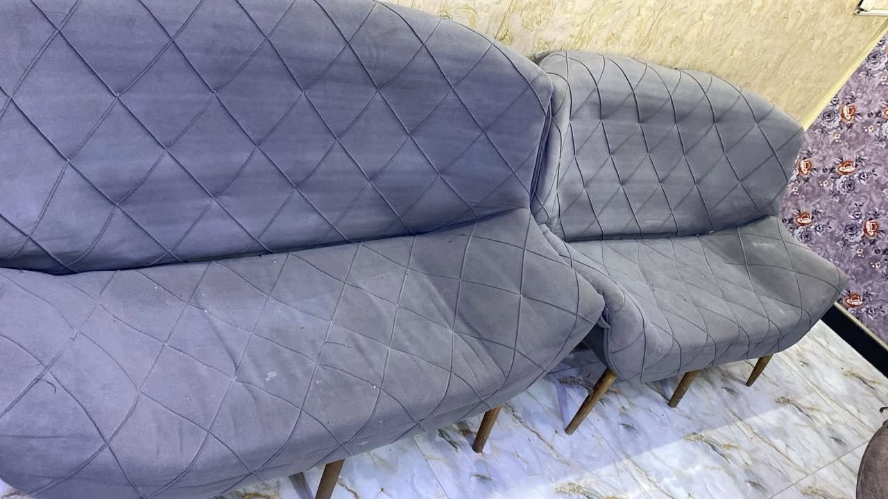 السلام عليكم
١.كاونتر ٤ ابواب نظيف 

٢. تخم ٨ مقاعد 

الاستفسار ‪‬ ‪0 777 478 4742‬
