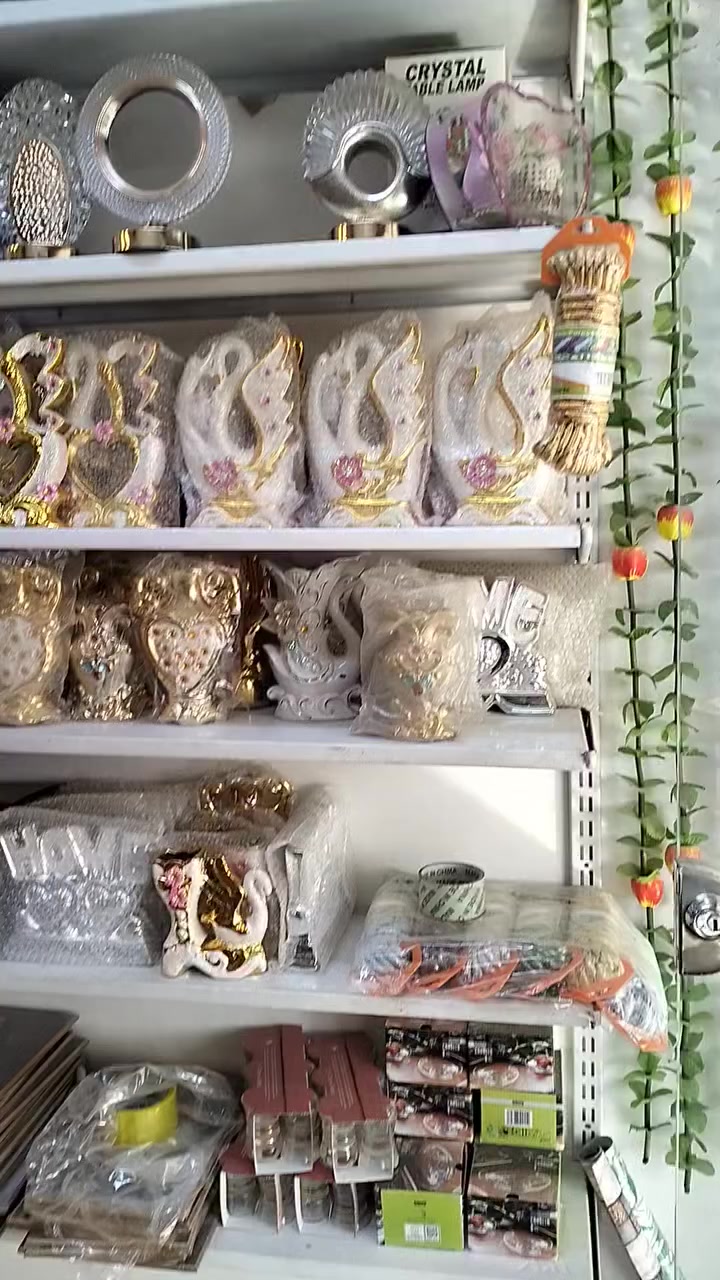 #للبيع محل مواد منزليه ومفروشات 
مدينه الصدر مقابيل مركز الصحي شارع سوك المدينه 

محل (طول 10متر والعرض 3متر )
محل متكامل السلعه 
 السعر مناسب جدا .
***********
