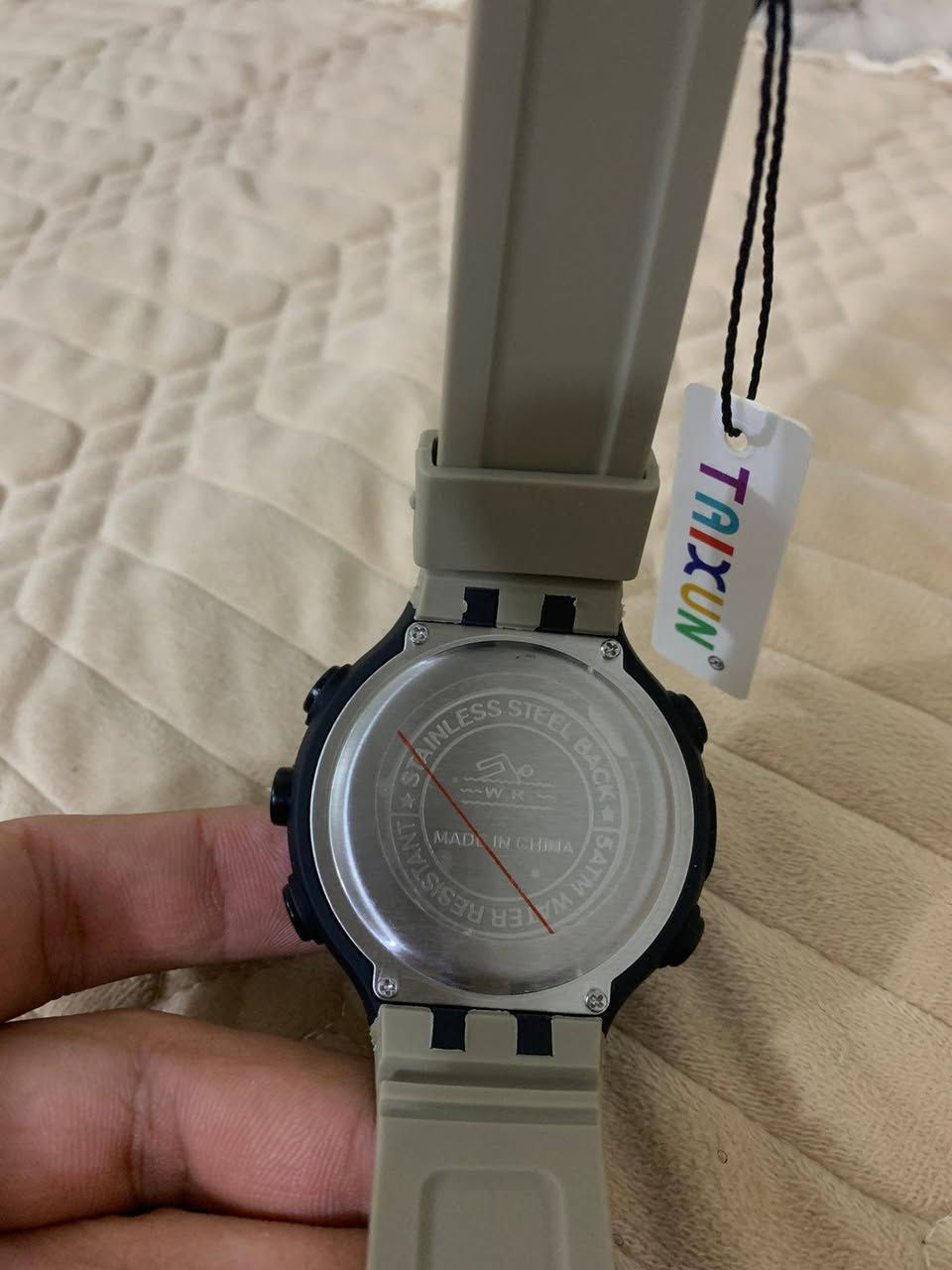 ساعه ماركة TRIAXUN تجنن
مواصفات
ضد الماء ٥٠ متر
واضائه ليلة
وتاريخ الشهر اليوم الوقت
منبه
سير سيليكون مطاط مناسب للاستخدام اليومي
إطار بلاستك مقاوم للصدمات
عل اول تم ١٠ بالعافيه


**إذا كنت صاحب هذا الإعلان وتريد حذفه لأي سبب، رجاءا أرسل رسالة إلى الدعم الفني**