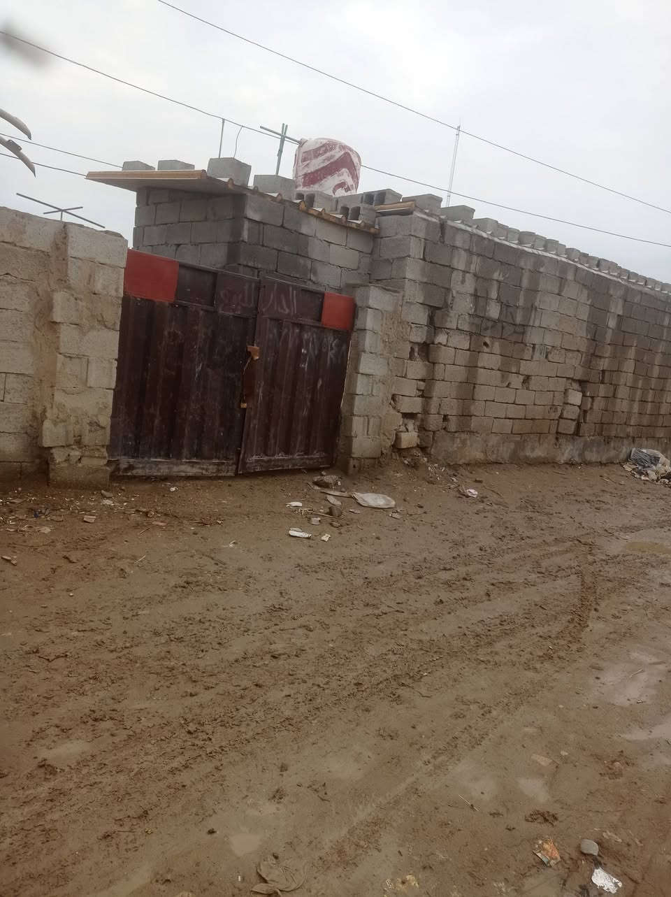 السلام عليكم بيت في القدس مساحه 150 و سعر مناسب مكلف بنشر هاذ رقم صاحب البيت ***********,***********
