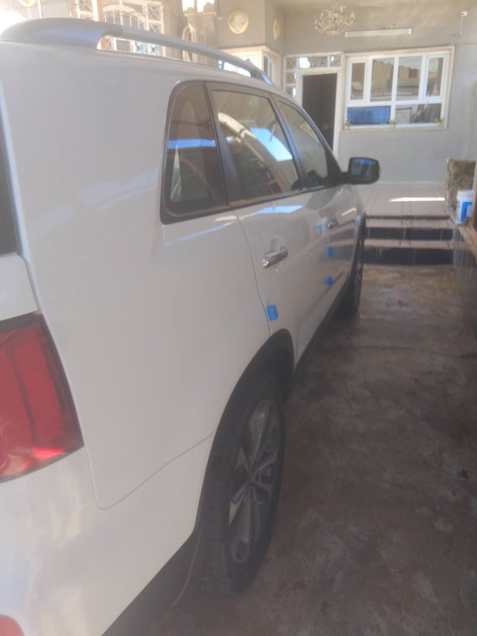 كيا سورنتو 2013 1/1 فول مواصفات بانوراما تشغيل بصمه حساسات خلفي وامامي كاميرات للسيهض سياره كلين نظيفه شرطه تحويل من الشرعي اللي يريدها يجيني خاص على رقم الهاتف ***********
