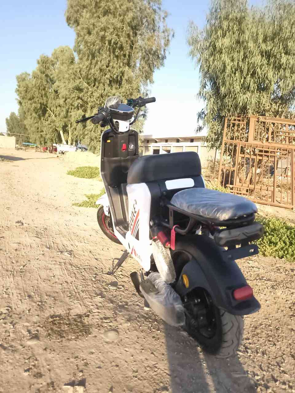 سلام عليكم دراجه R9للبيع موديل2025الدراجه كفاله عامه من الزلغ خمس بطاريات الدرجه نضيفه حيل ومامتعوبه فول مواصفات وثلاثه انضمه تشغيل كارت وسويج وبصمه تشغيل عن بعد السعر 450وبيه مجال***********,
