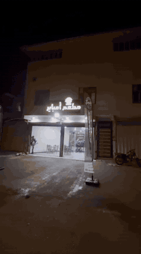 سلام عليكم مطعم للبيع كامل من كلشي تجي وتفتح
وموقعه حلو تجاري 
للاستفسار على الواتساب 
***********
