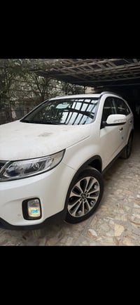 سورنتو 2014 ماشيه 26  (مواصفات السياره )  مكينه 4 سلندر 2400   3 قطع ت...