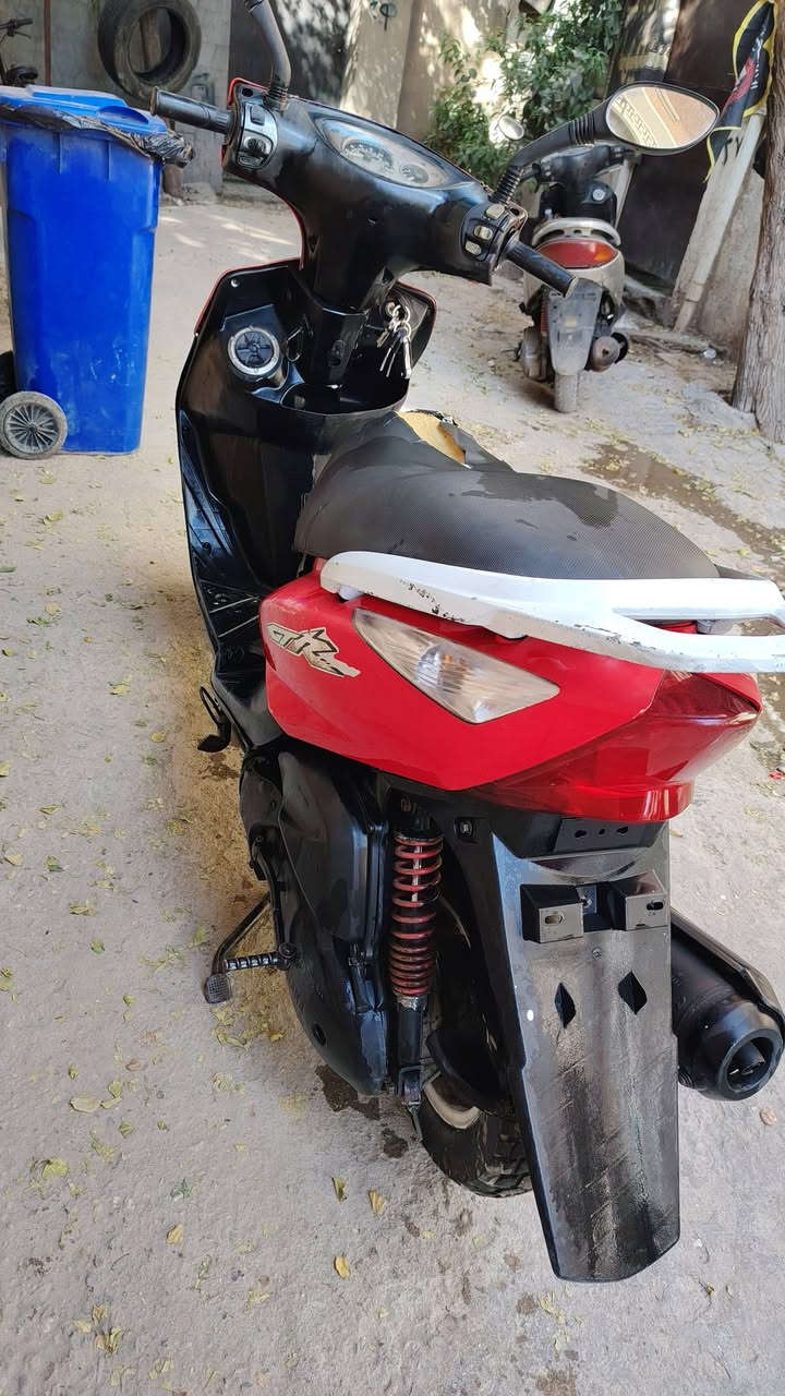 دراجه ثعلب كفرات اصلي مكينه مجفته احسن تجفيت كامله من كلشي كهربائيات سلف هندر جاهزه للاخير شغل واطلع فقط باتري ضعيف بيها رايدها ٤٠٠ بغداد حي القاهره *********** واتساب
