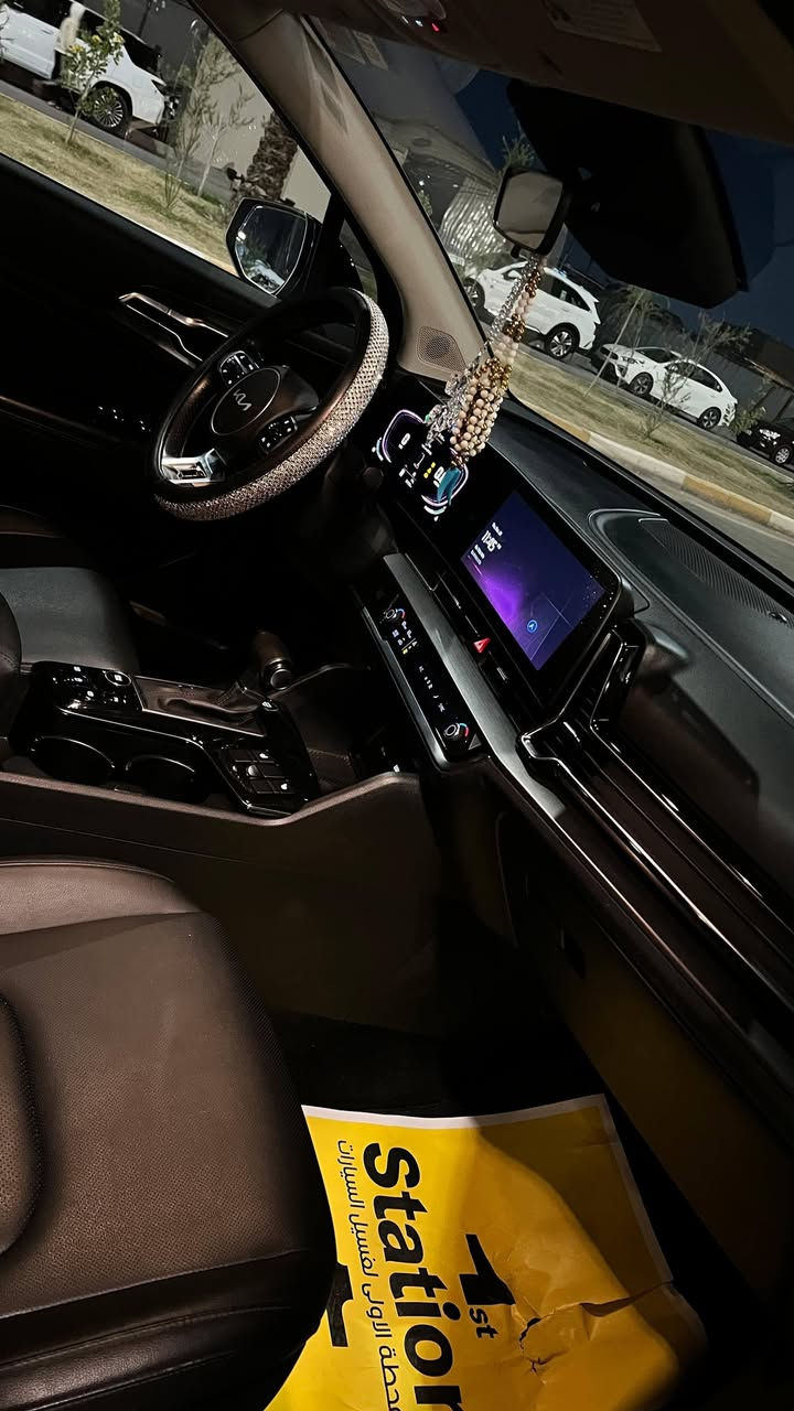 كيا سبورتج 2023
وارد أمريكي فول مواصفات عدى الفتحه 
دعاميه الاماميه فقط ( بدون أيرباكات مكفوله )
المواصفات....
رادار أمامي 
رادار خلفي 
شاشه كبيره متصله 
تحديد مسار 
حساسات اماميه وخلفيه 
تحكمات ستيرن جهتين 
كراسي كهرباء 
تدفئه تبريد لمس مناخ منفصل 
داخل اسود جلد 
قطعتين تبريد 
بصمات أبواب وجنطه وتشغيل 
ويل كب كروم 
تخم تايرات جديد 
ماشيه ٢٢٠٠ كيلو فقط 
وبعد اكو مواصفات ما ذكرتها 
السعر 218 ورقه مكاني بغداد 
مثبت لوحات بغداد الجديدة 
للاتصال على الرقم ***********
