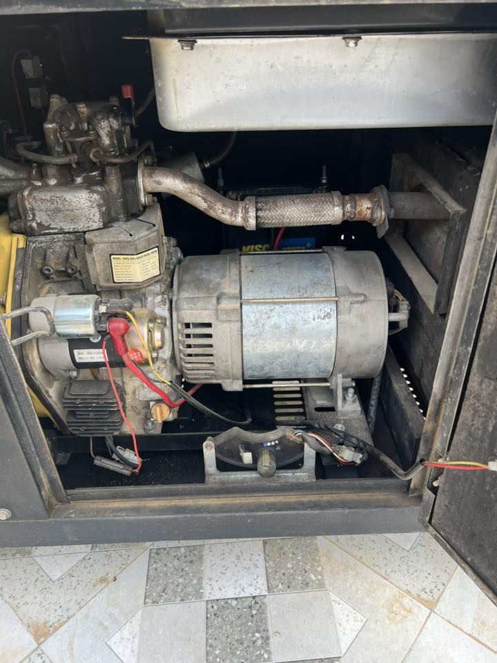 مولد للبيع محرك ممفتو 8.5كيفي شغال والسعر800،الف***********
