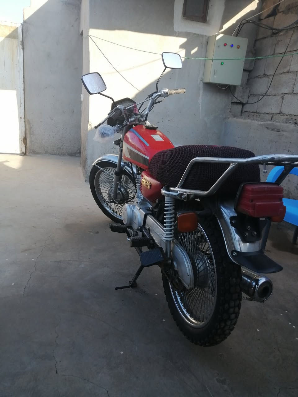 السلام عليكم دراجه ايرانيه للبيع الاسم تايجر اربعه قير انا ما اعرف الدراجات بس الدراجه كل الجديده 2020 اوراقها كامله ولا بخار ولا تنقيص بيها وبكيلتها ما مفتوحه وديتها للفيتر كل شيء ما بيها كهربائياتها كلها جديده كل نقص ما بيها اربعه قير العنوان بغداد سلمان باك محتاج واريد ابيع *********** *********** السعر 400
