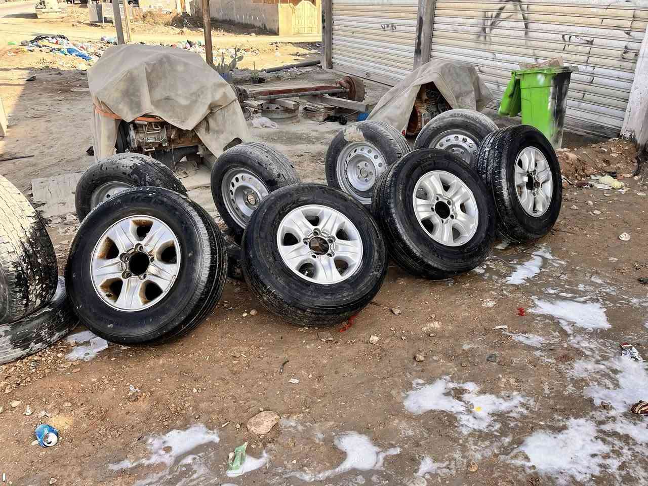 تخم تاير ويل  لاندكروز حجم 17نضافه80ب/100 السعر 350.      ***********
