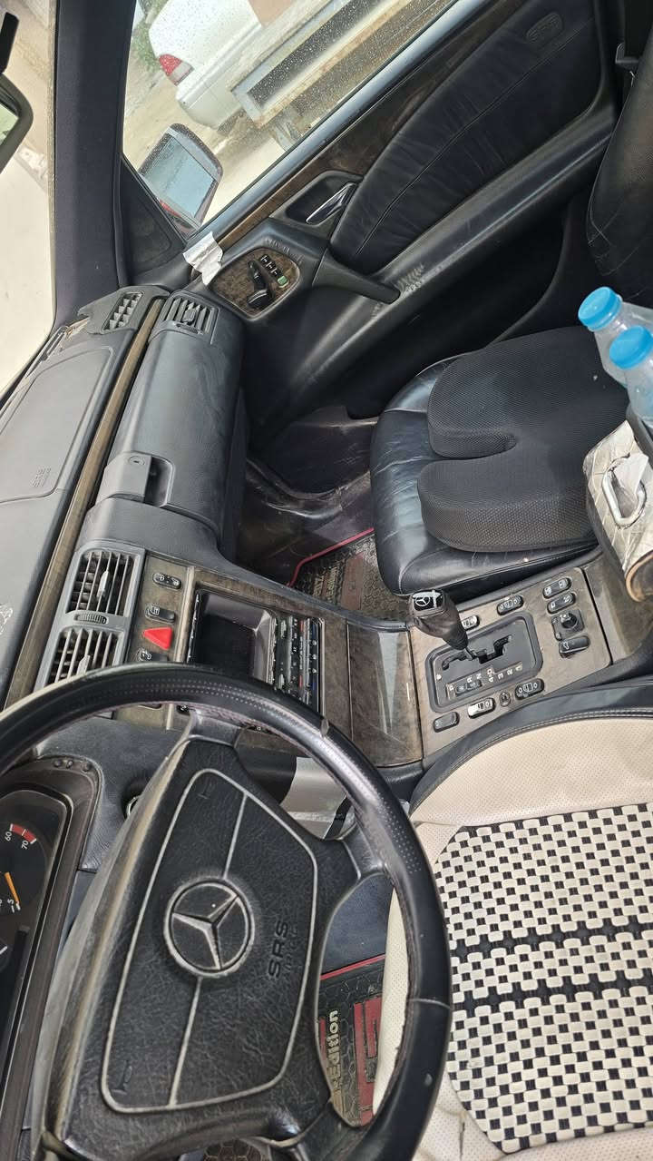 سلام عليكم ورحمة الله وبركاته مارسدس ام عيون موديل 99مسجله 2014مكينه او كير جديد سياره وارد يابان سياره فول مواصفات محرك سته vالمرغوب سياره جديده حداده جديده السعر 72
او بيه مجال رقم الهاتف 
***********
